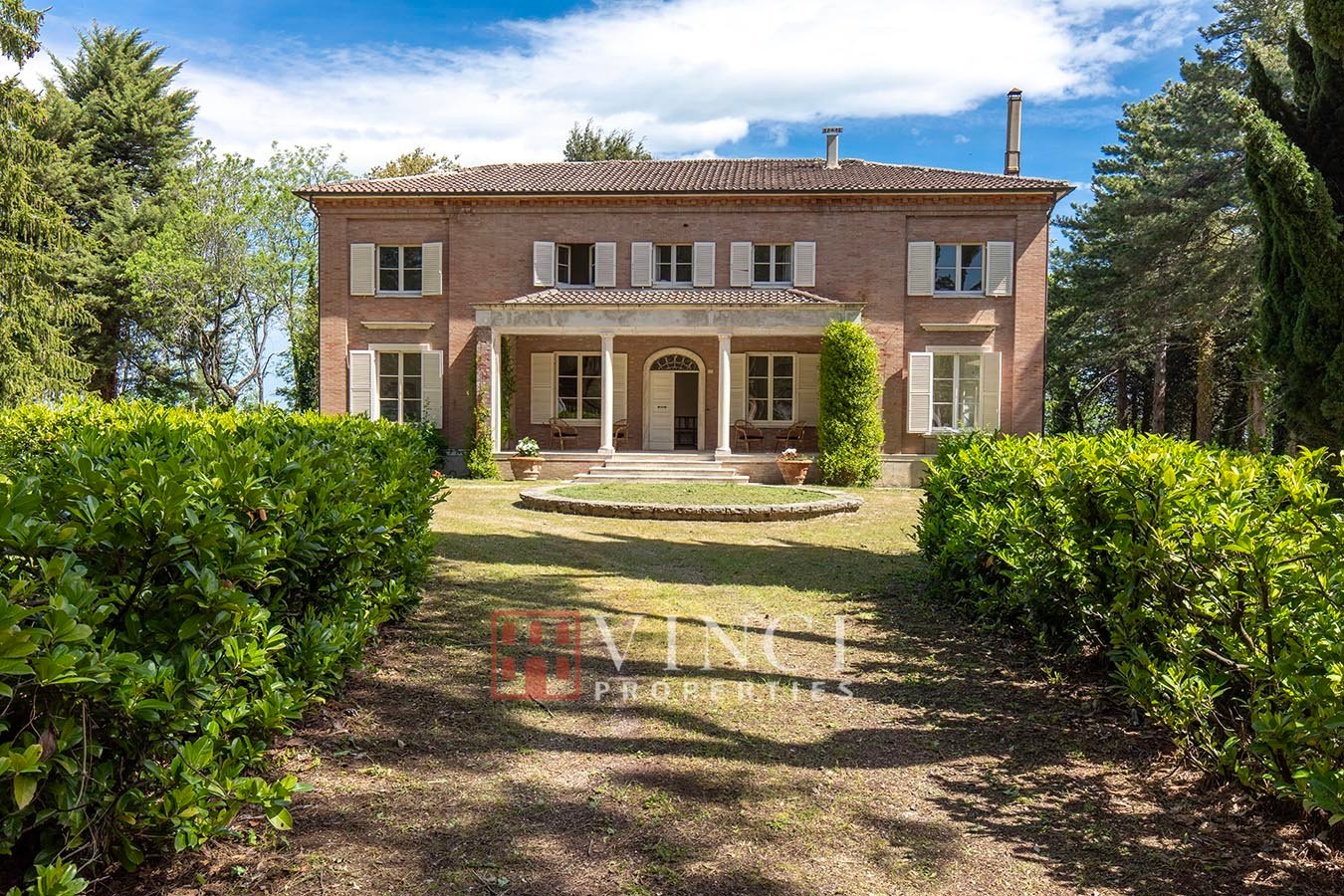 Villa de 7 dormitorios en San Ginesio, Italy No. 295144