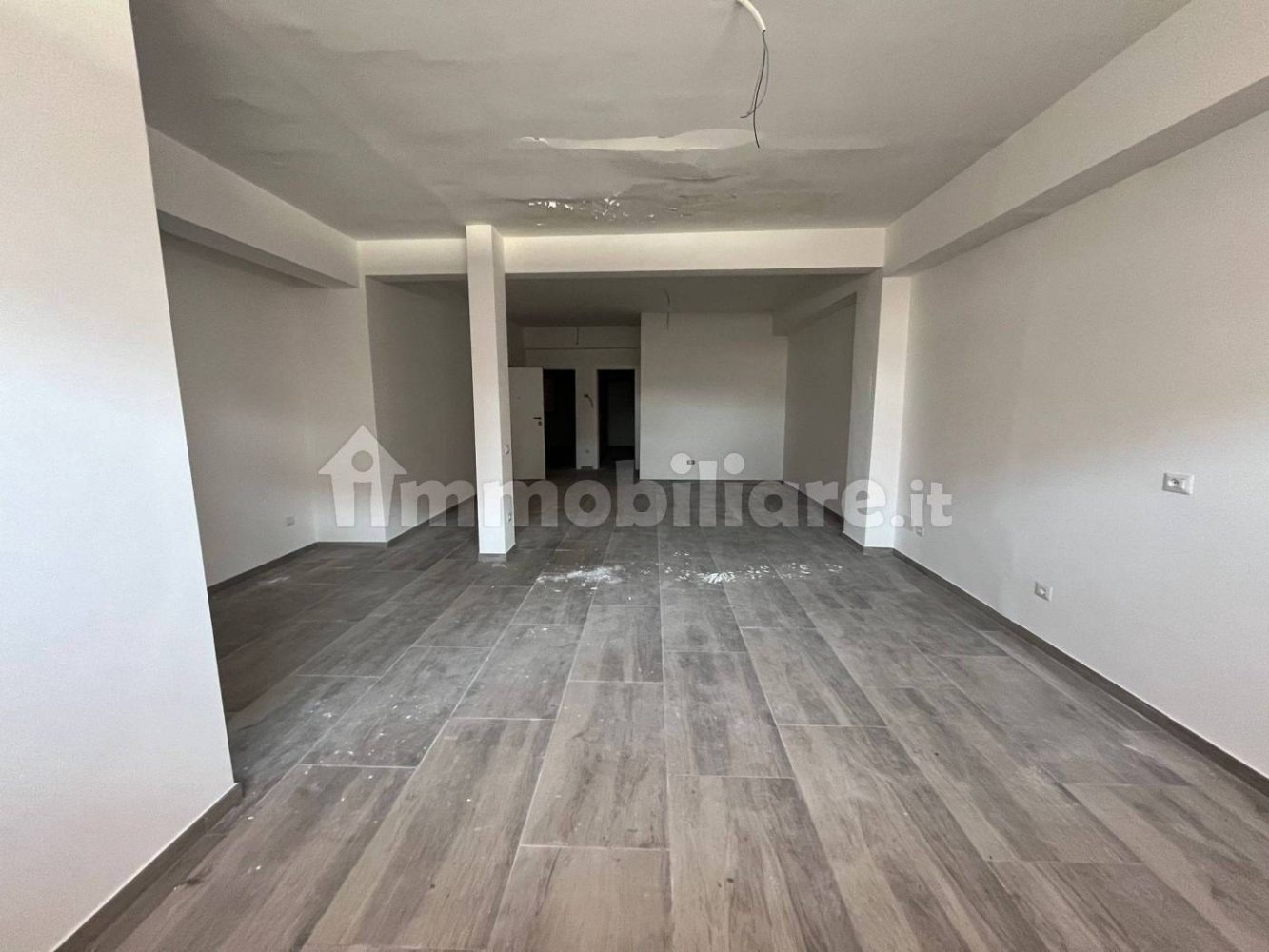 4 rooms Office in Cercola, Italy No. 202006