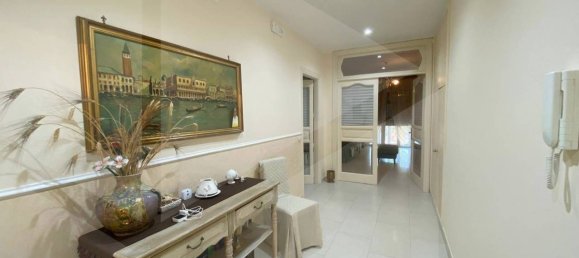 2 Schlafzimmer Wohnung in Bari, Italy, Nr. 34363 8