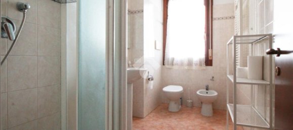 2 Schlafzimmer Wohnung in Prato, Italy, Nr. 272076 16
