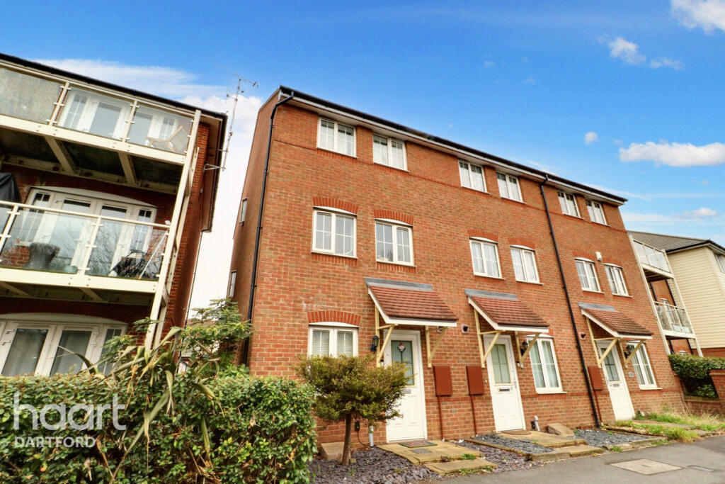 4 bedrooms Commercial property in Dartford, United Kingdom No. 4923