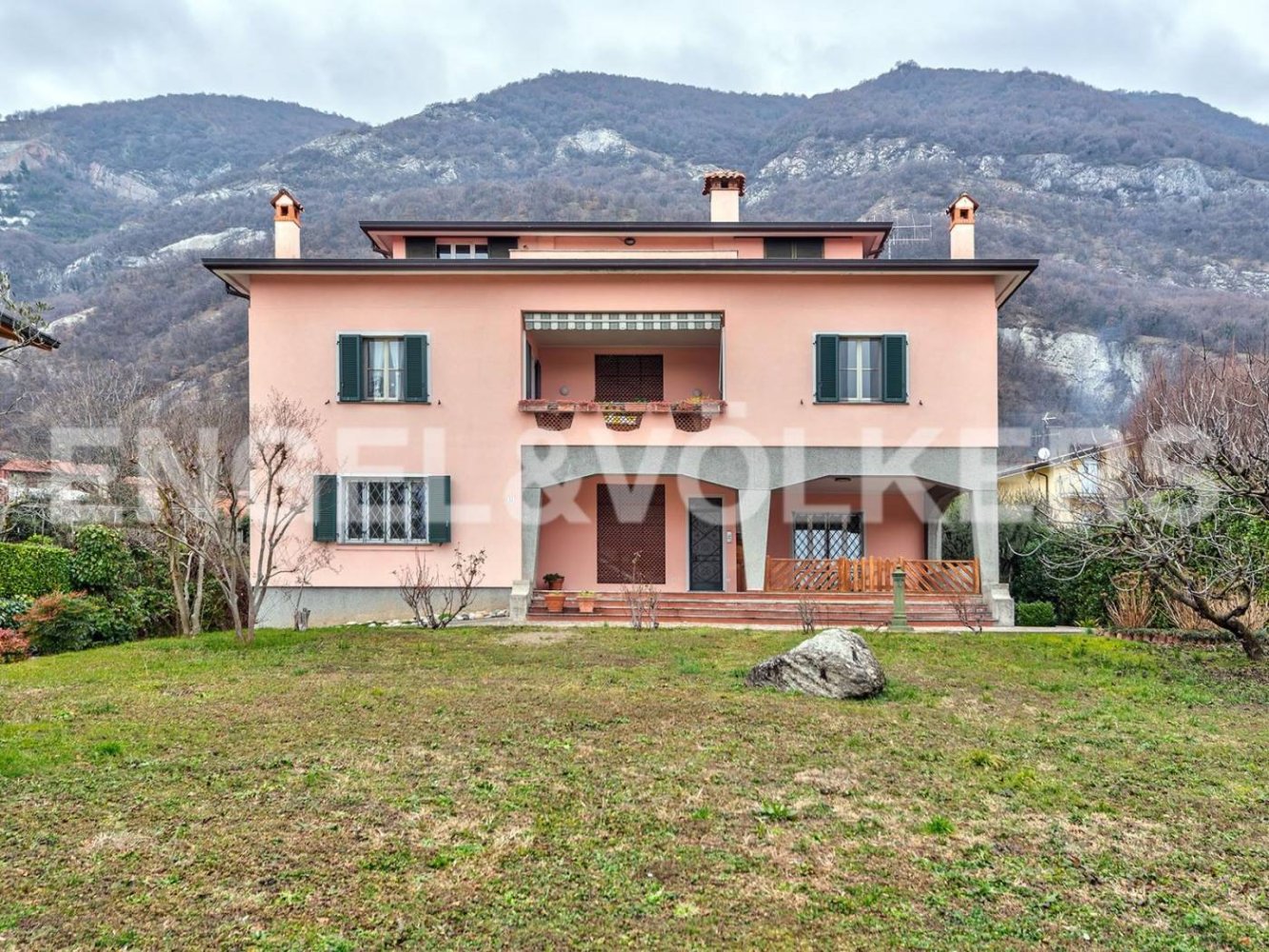 Apartamento de 3 dormitorios en Suello, Italy No. 131400