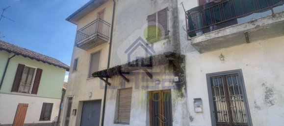 3 bedrooms House in Miradolo Terme, Italy No. 359525 2