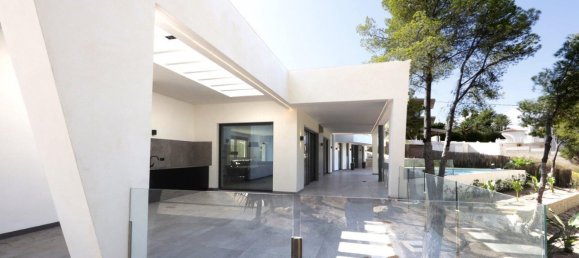 4 bedrooms Villa in Altea, Spain No. 3649 13