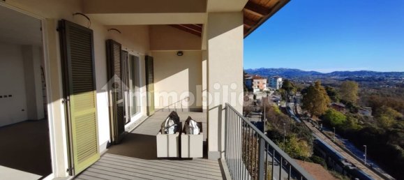 3 غرف نوم منزل ذو طابقين في Inverigo, Italy رقم 133761 36