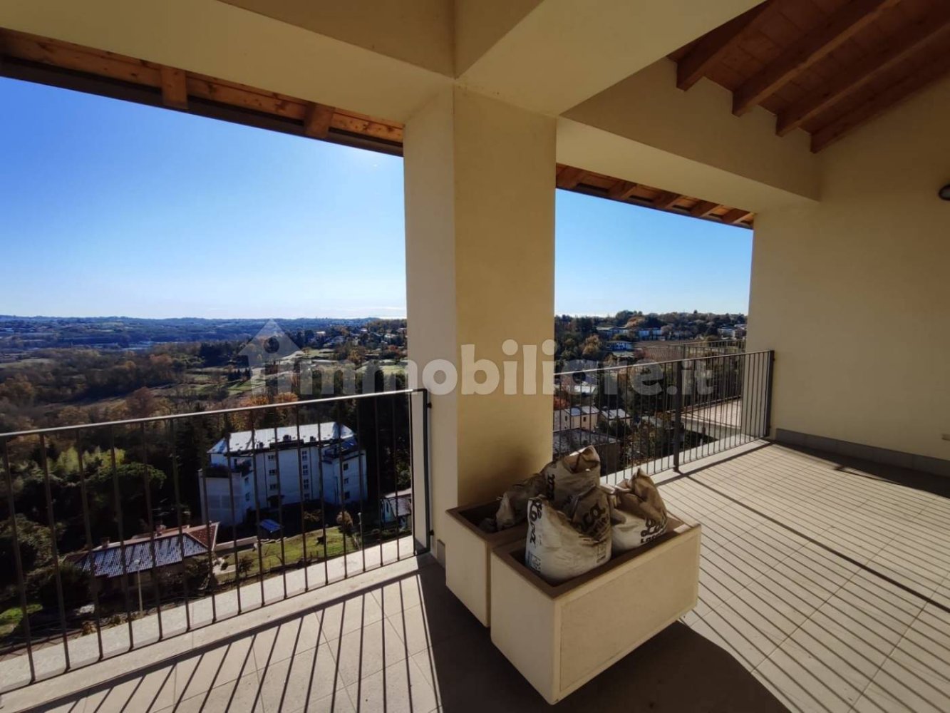 3 غرف نوم منزل ذو طابقين في Inverigo, Italy رقم 133761