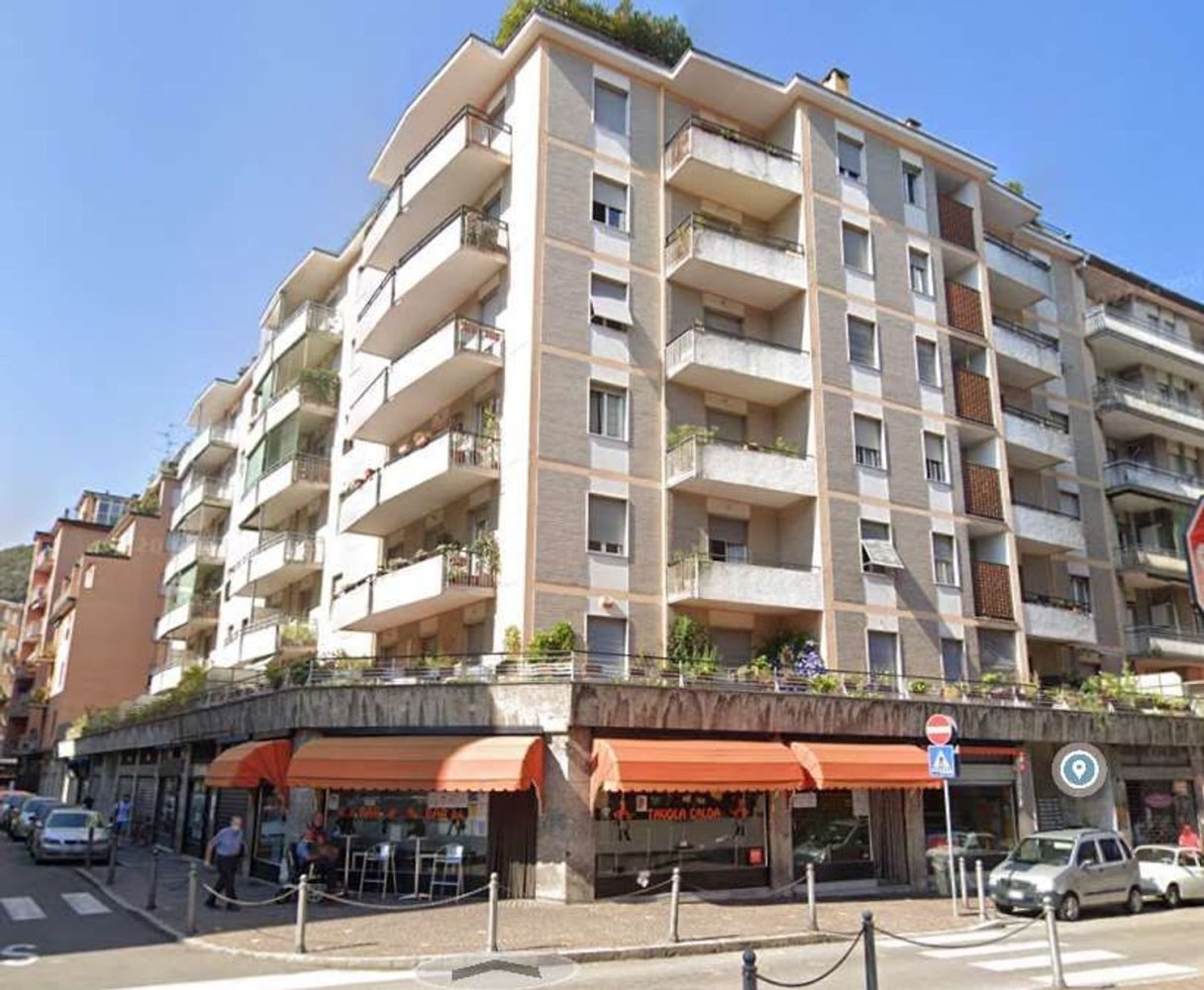 Propriété commerciale à Como, Italy 296m² No. 394808