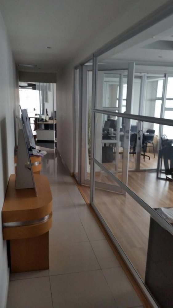 Casa de 5 dormitorios en Bogotá, Colombia No. 13244