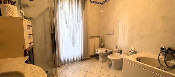 Дом с 7 комнатами в Кьоджа, Италия № 58149 36