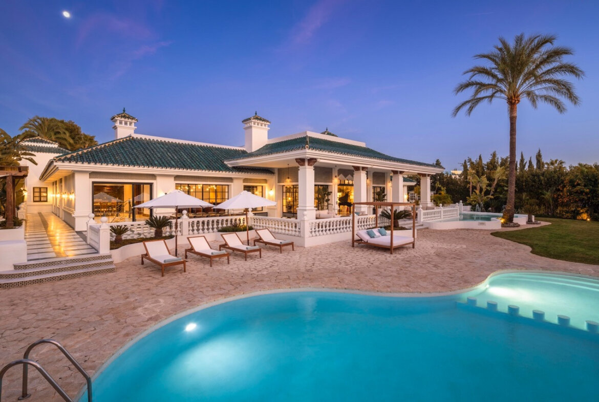 12 bedrooms Villa in Marbella, Spain No. 103440