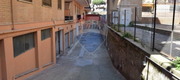 1-salle Garage à Pomezia, Italy No. 159770 2