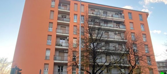 3-salle Appartement à Monza, Italy No. 55346 2