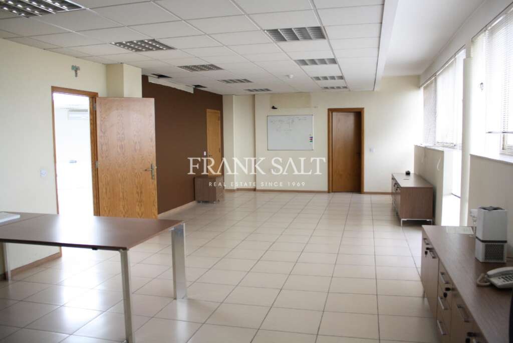 Escritório em Santa Venera, Malta 350 m² N.º 12946
