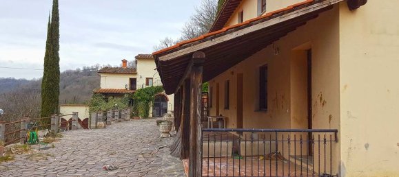 806m² Commercial property in Castelfranco Piandiscò, Italy No. 278768 3