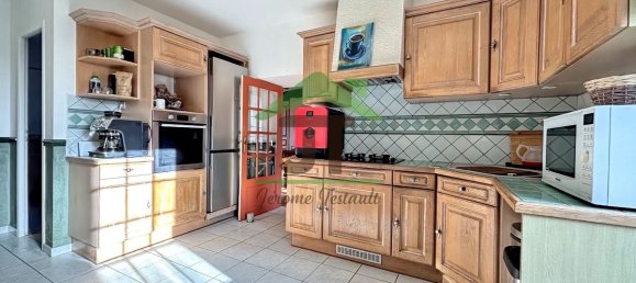 3 Schlafzimmer Haus in Patay, France, Nr. 104252 2