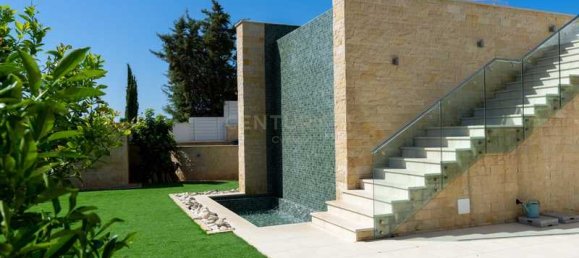 6 bedrooms Villa in Germasogeia, Cyprus No. 6295 10