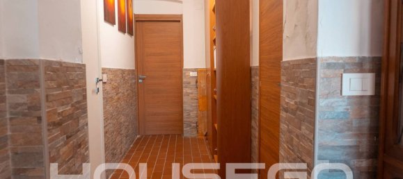 3 rooms Commercial property in Genoa, Italy No. 272207 6