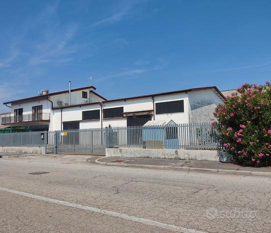  مستودع في Padua, Italy 1300متر مربع رقم 294181