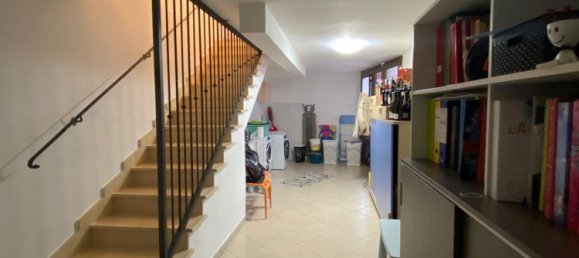 Дом с 5 комнатами в Сполето, Италия № 154091 12