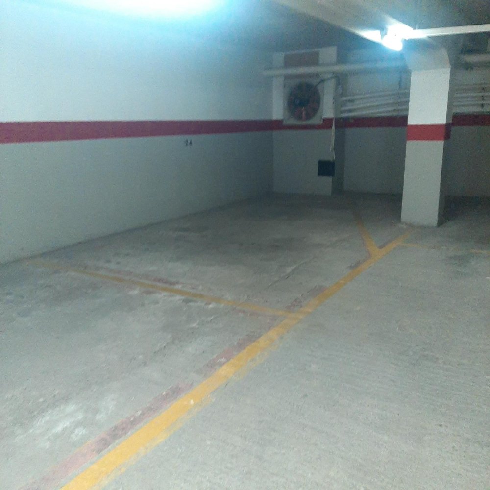  Garage in Lleida, Spain No. 213982