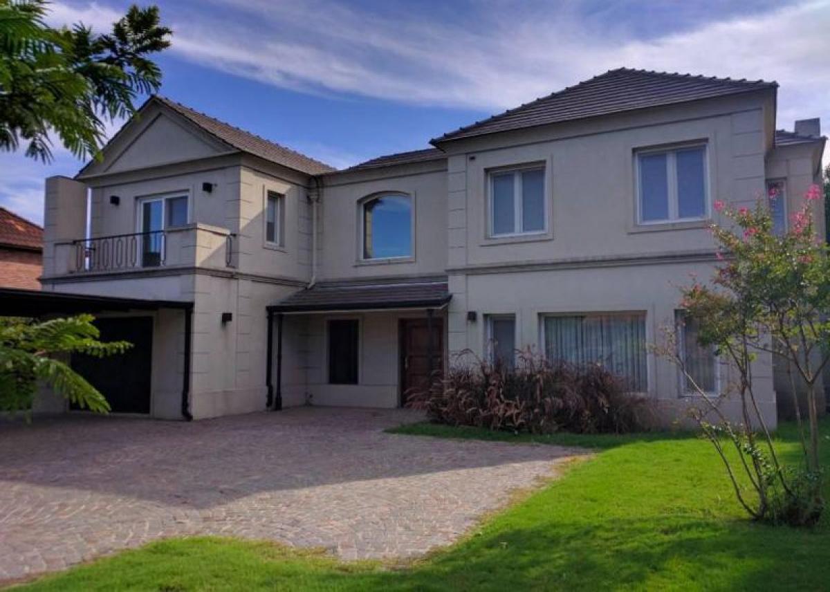 4 bedrooms House in Malvinas Argentinas, Argentina No. 10544