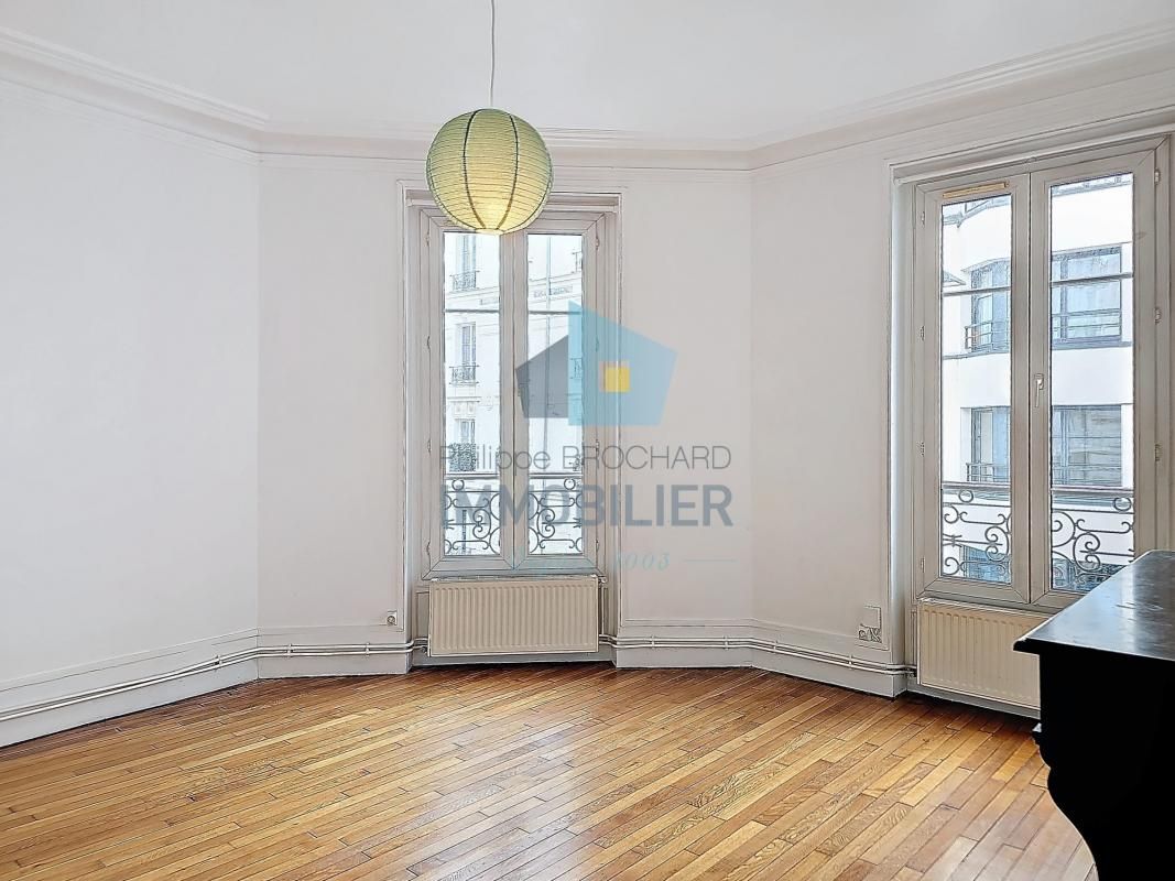 Квартира с 2 спальнями в Клиши, Франция № 173044