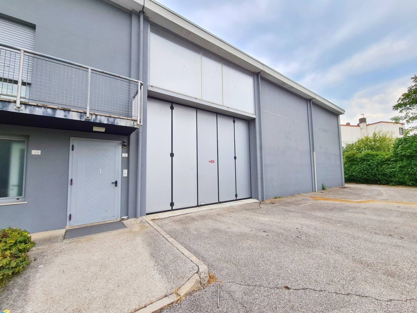 1110m² Warehouse in Udine, Italy No. 146735