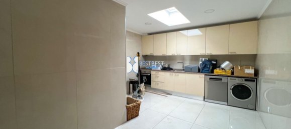 2 bedrooms House in Porto, Portugal No. 187438 3