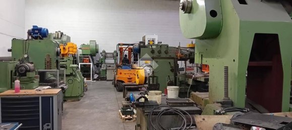 Склад 495м² в Бовизио Машаго, Италия № 119453 5