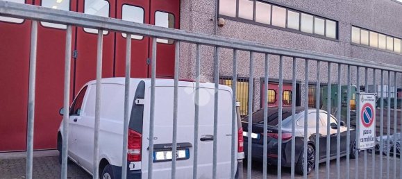 Склад 495м² в Бовизио Машаго, Италия № 119453 2