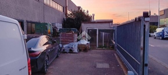 Склад 495м² в Бовизио Машаго, Италия № 119453 3