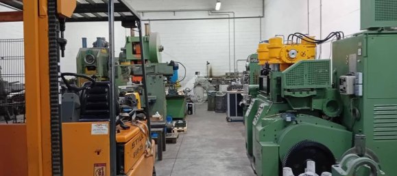 Склад 495м² в Бовизио Машаго, Италия № 119453 4