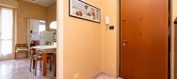 3-salle Appartement à Turin, Italy No. 32889 5