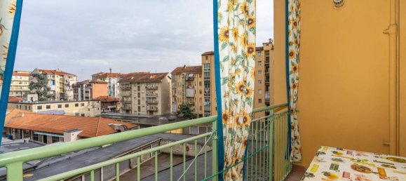 3-salle Appartement à Turin, Italy No. 32889 37