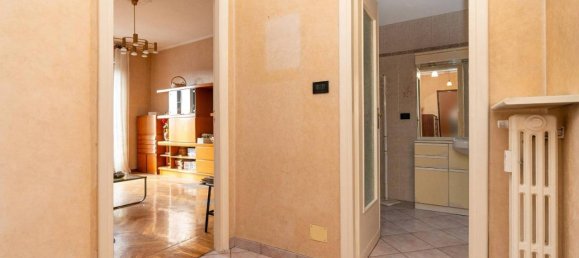3-salle Appartement à Turin, Italy No. 32889 7