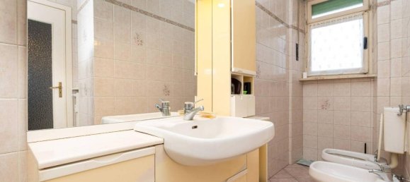 3-salle Appartement à Turin, Italy No. 32889 33