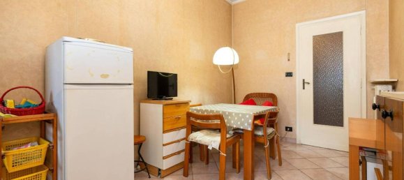 3-salle Appartement à Turin, Italy No. 32889 11