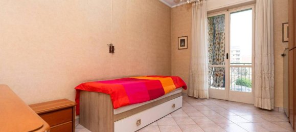 3-salle Appartement à Turin, Italy No. 32889 19