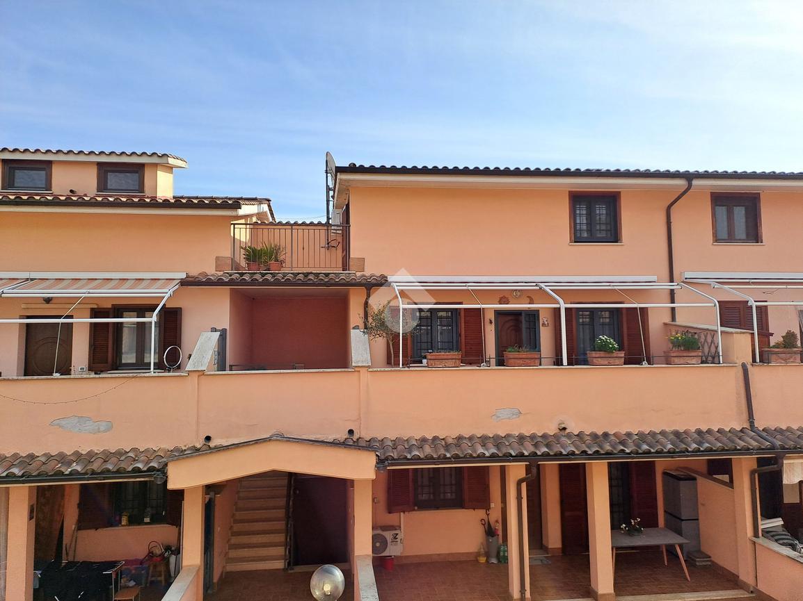 3غرفة شقة في Rignano Flaminio, Italy رقم 70453