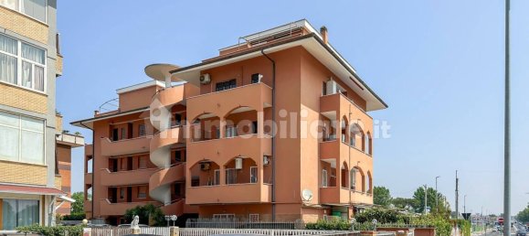 2 bedrooms Penthouse in Pomezia, Italy No. 350234 3