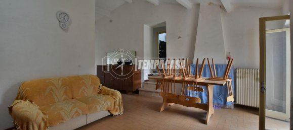 5 rooms Apartment in Serrapetrona, Italy No. 1787 14