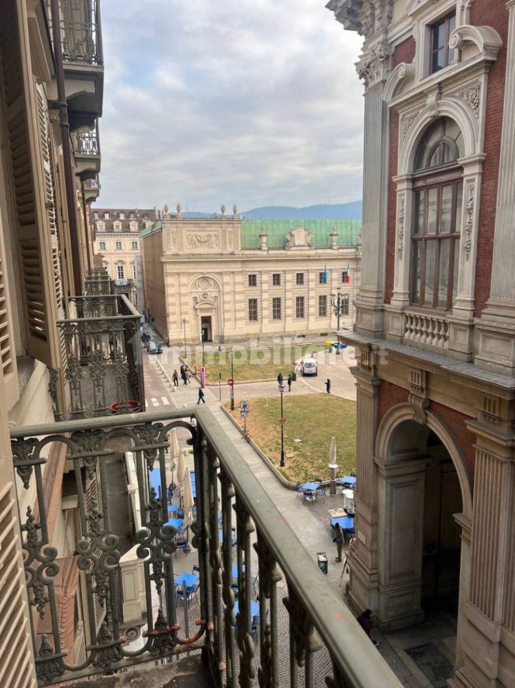 4 bedrooms Apartment in Turin, Italy No. 151451