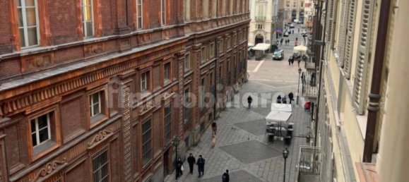 4 bedrooms Apartment in Turin, Italy No. 151451 2