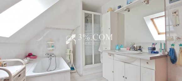 3 bedrooms House in Halluin, France No. 84119 8