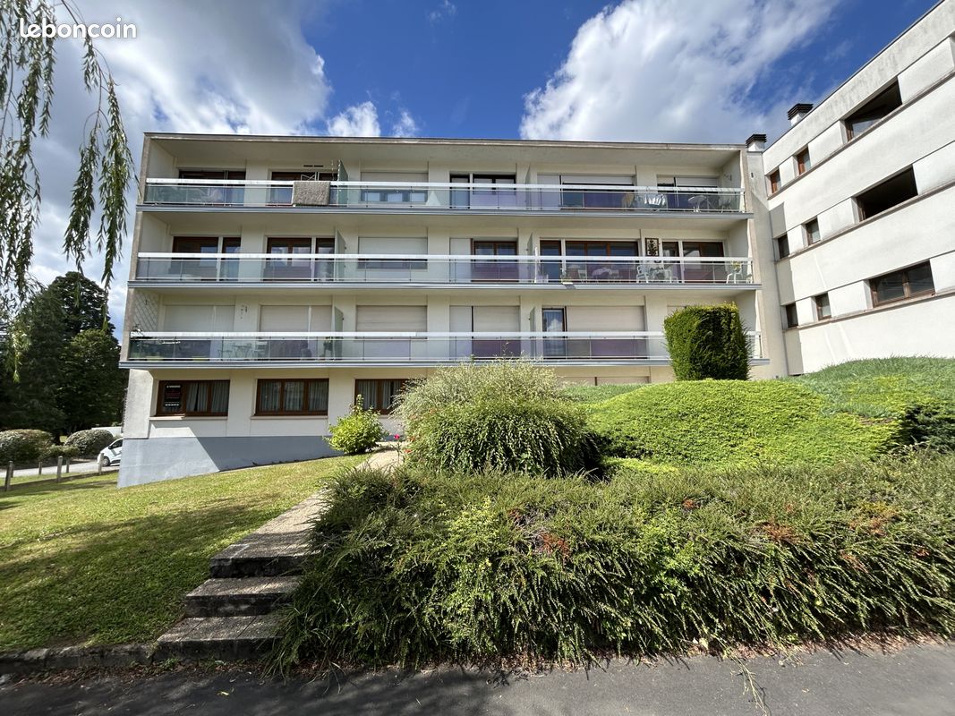 2 bedrooms Apartment in Ussel, France No. 96616