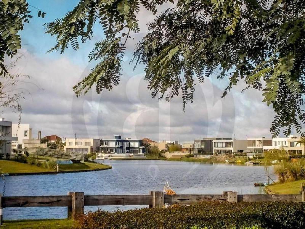  Land in Tigre, Argentina No. 40446