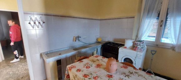 Дом с 10 комнатами в Кастельнуово Магра, Италия № 216824 13