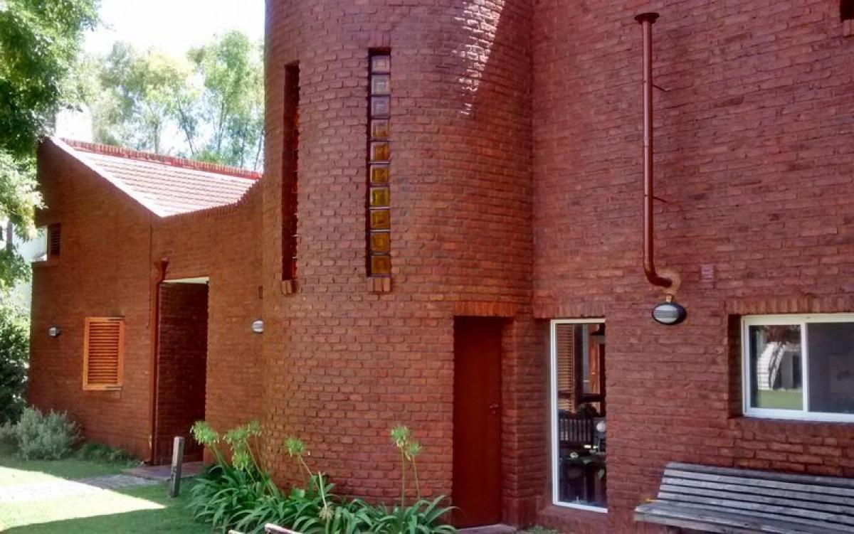 3 bedrooms House in Escobar, Argentina No. 64185