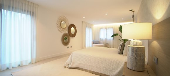 5 bedrooms Villa in Marbella, Spain No. 19594 12