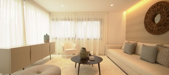 5 bedrooms Villa in Marbella, Spain No. 19594 8